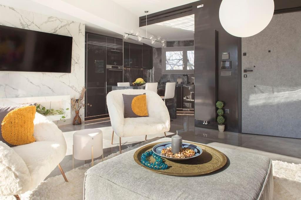 Luxury Acropolis View Apartment-Living Stone Black Pearl أثينا المظهر الخارجي الصورة