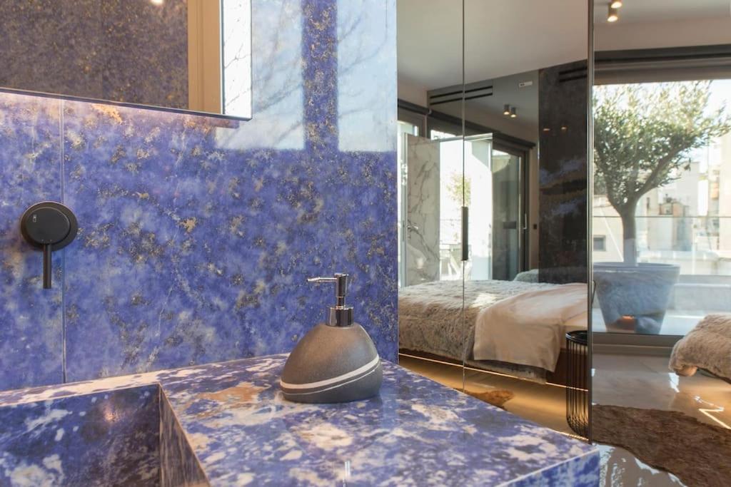 Luxury Acropolis View Apartment-Living Stone Black Pearl أثينا المظهر الخارجي الصورة