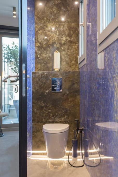 Luxury Acropolis View Apartment-Living Stone Black Pearl أثينا المظهر الخارجي الصورة