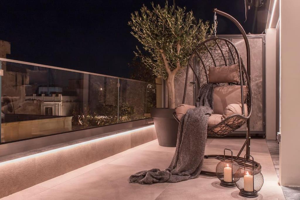 Luxury Acropolis View Apartment-Living Stone Black Pearl أثينا المظهر الخارجي الصورة
