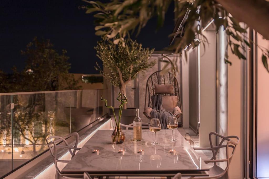 Luxury Acropolis View Apartment-Living Stone Black Pearl أثينا المظهر الخارجي الصورة