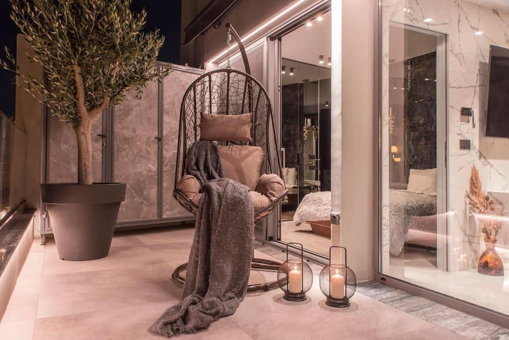 Luxury Acropolis View Apartment-Living Stone Black Pearl أثينا المظهر الخارجي الصورة