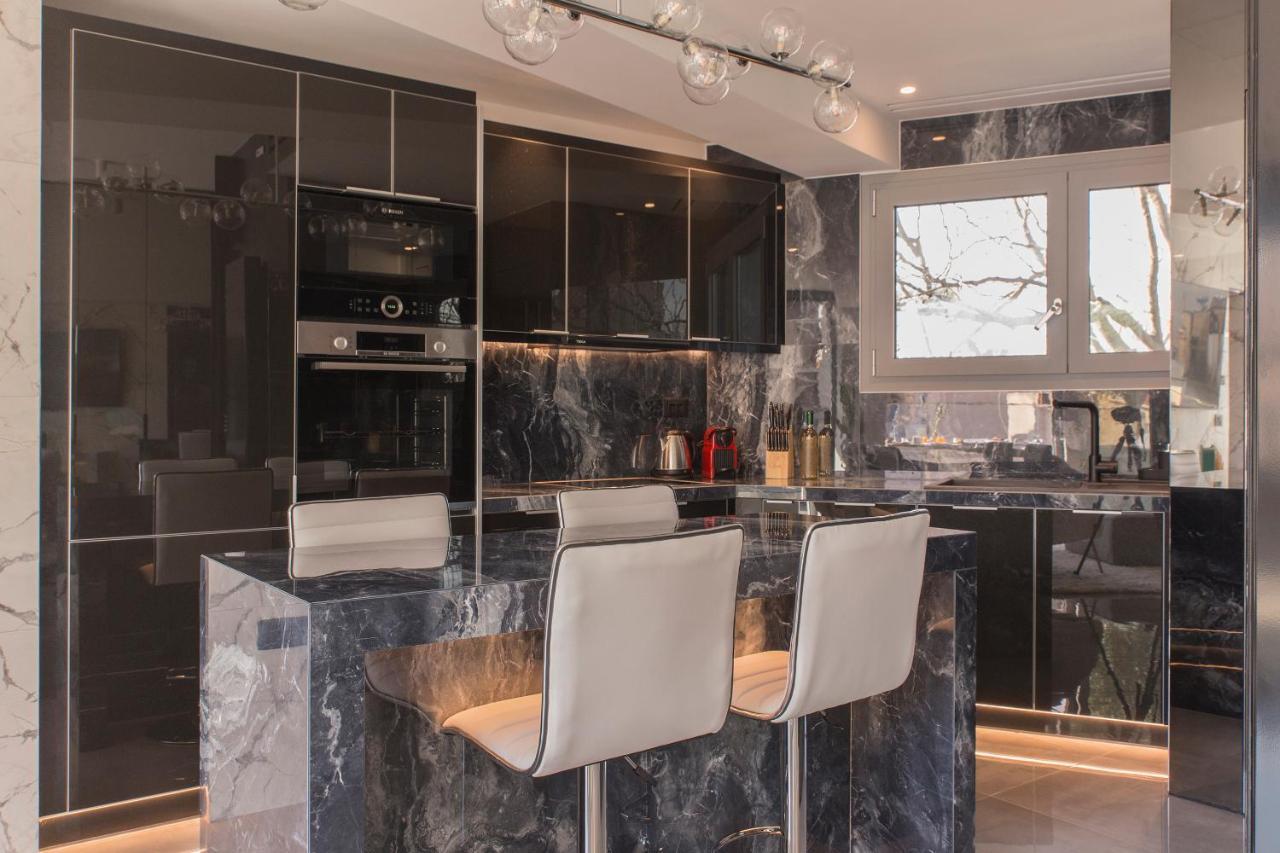 Luxury Acropolis View Apartment-Living Stone Black Pearl أثينا المظهر الخارجي الصورة